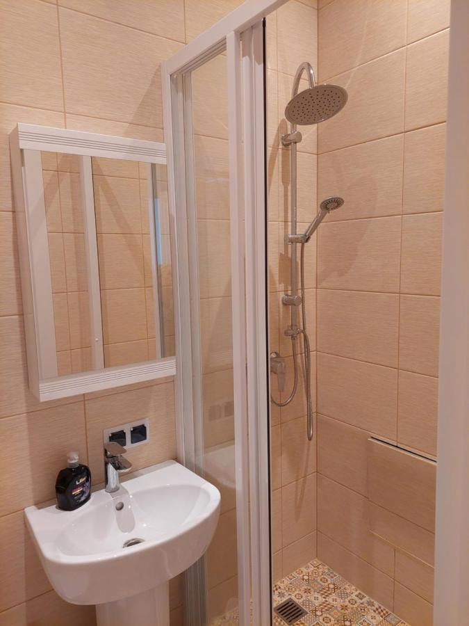 Cosy One Seperate Bedroom Apartment In City Center, Perfect For Family Trip. Riga Ngoại thất bức ảnh